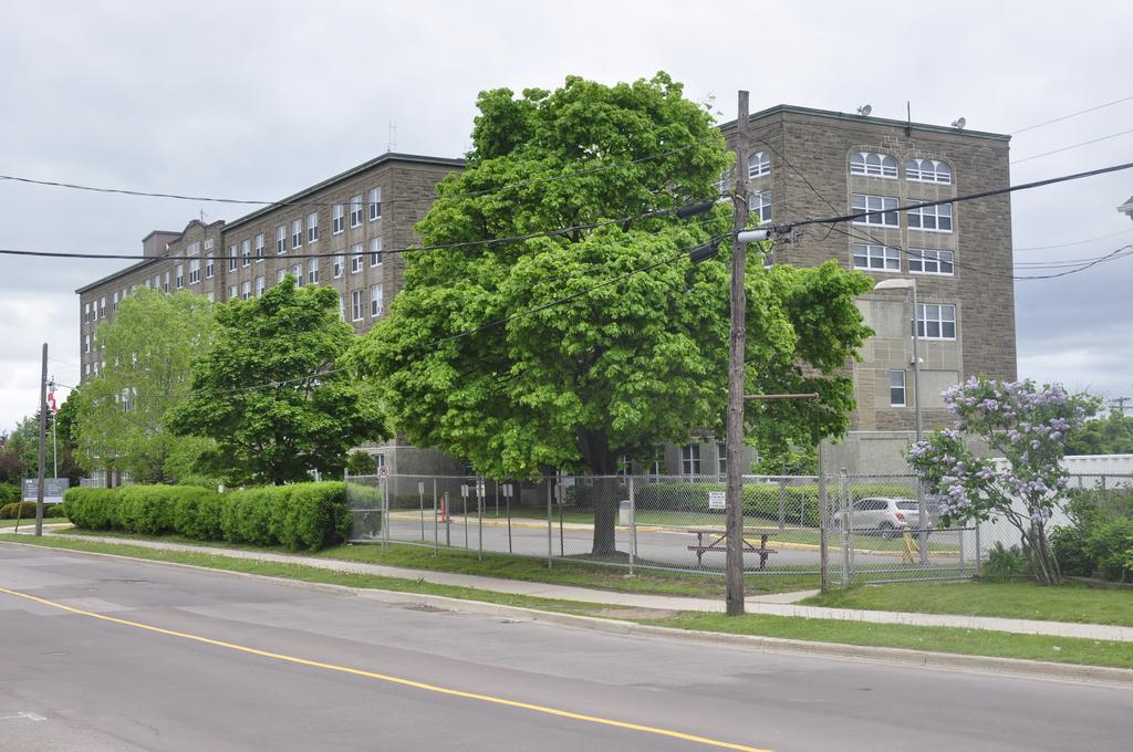 Moncton Suites - Apartments Across Georges Dumont 외부 사진