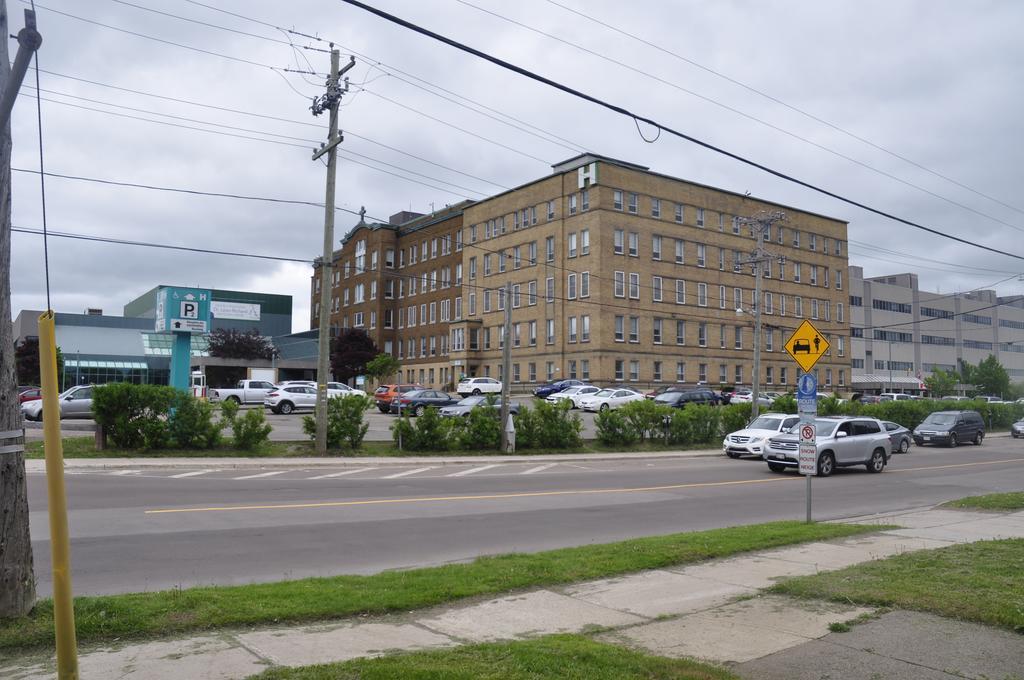 Moncton Suites - Apartments Across Georges Dumont 외부 사진